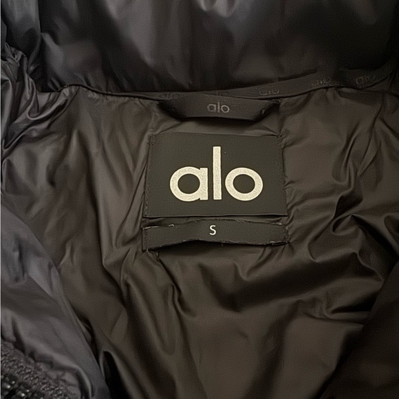 ALO Yoga Aspen Love Puffer Jacket NWOT - Picture 6 of 9